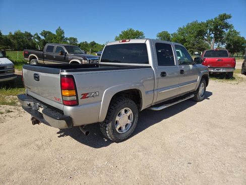 Used 2004 GMC Sierra 1500 SLT w/ Off-Road Package AWD/4WD image 6