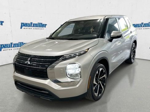 Used 2022 Mitsubishi Outlander ES AWD/4WD image 1