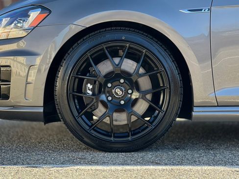 Used 2016 Volkswagen Golf 4-Door image 36