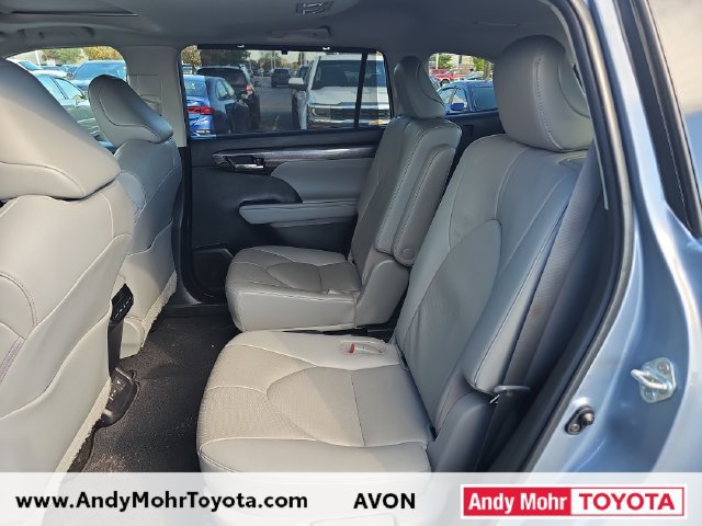 Used 2023 Toyota Highlander Limited FWD image 16