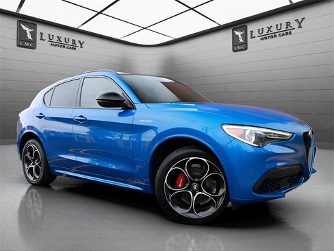 Used 2023 Alfa Romeo Stelvio Veloce image 1
