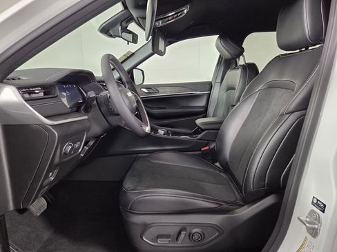 New 2026 Jeep Grand Cherokee Altitude RWD image 10