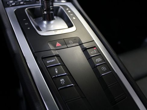 Used 2021 Porsche 718 Cayman S RWD image 34