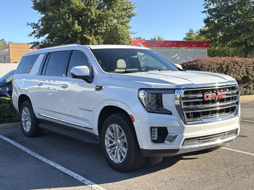 Used 2024 GMC Yukon XL SLT w/ SLT Premium Package AWD/4WD image 3