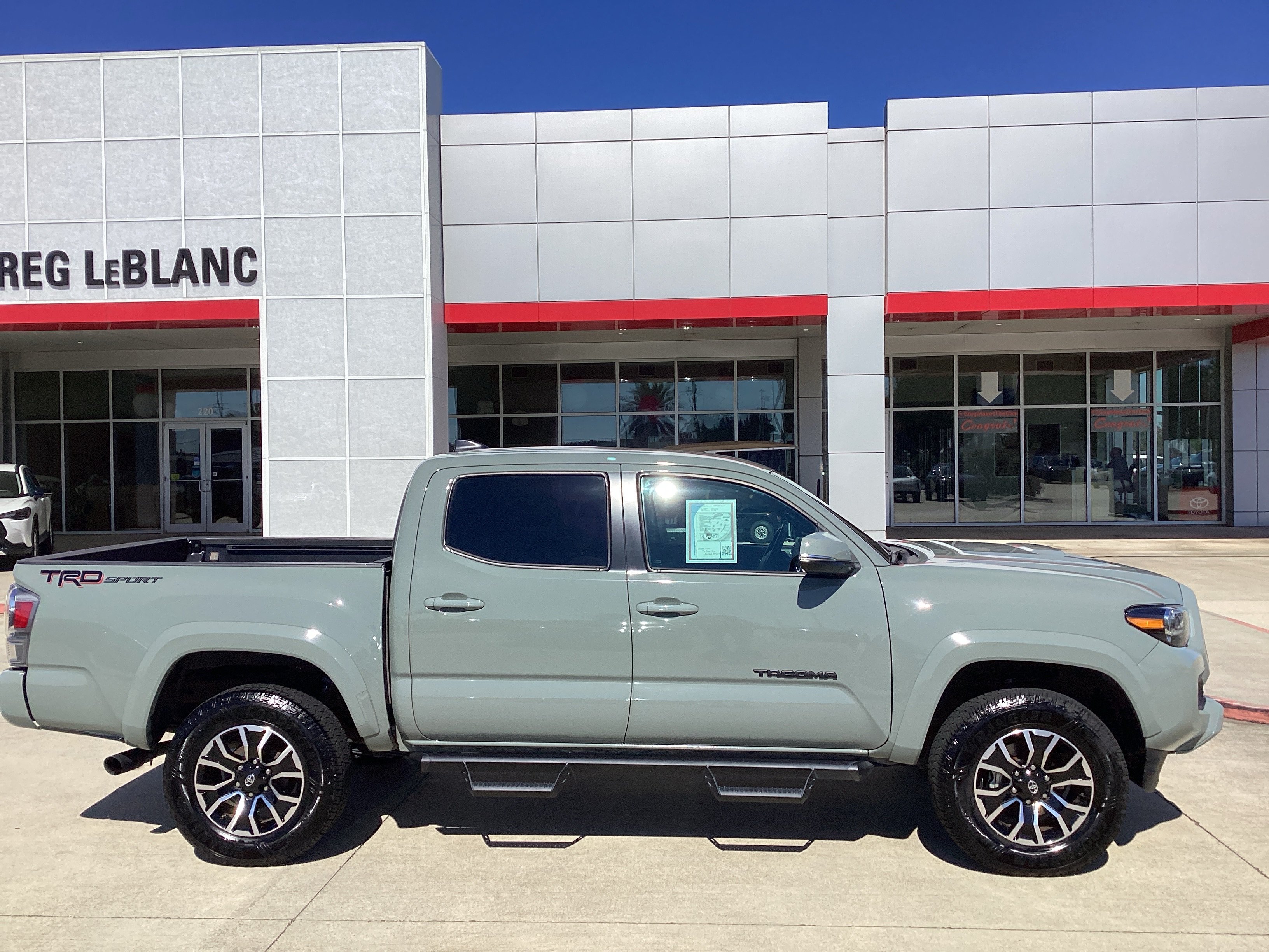 Used 2023 Toyota Tacoma TRD Sport w/ Technology Package RWD image 8