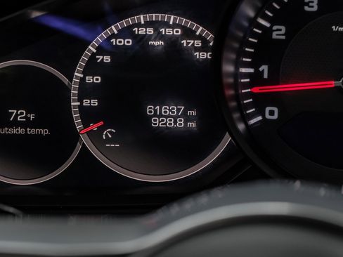 Used 2019 Porsche Panamera 4 image 17