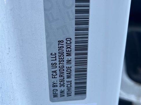 Used 2025 RAM ProMaster 2500 w/ Convenience Group image 7