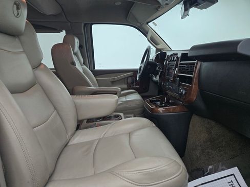 Used 2020 GMC Savana 2500 Extended w/ Enhanced Convenience Package image 42