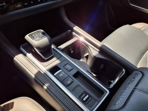 Used 2023 Nissan Pathfinder Platinum FWD image 27