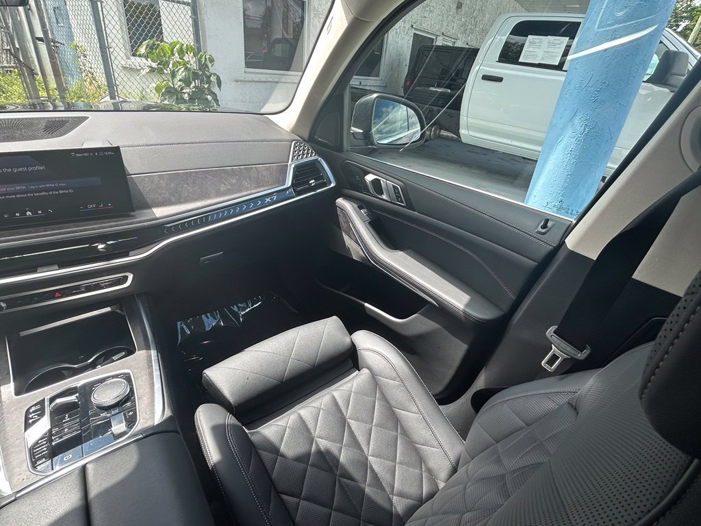 Used 2025 BMW X7 xDrive40i AWD/4WD image 11