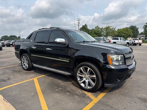 Used 2013 Chevrolet Avalanche LTZ AWD/4WD image 4