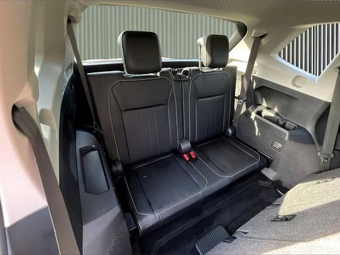 Used 2024 Volkswagen Tiguan SE image 28