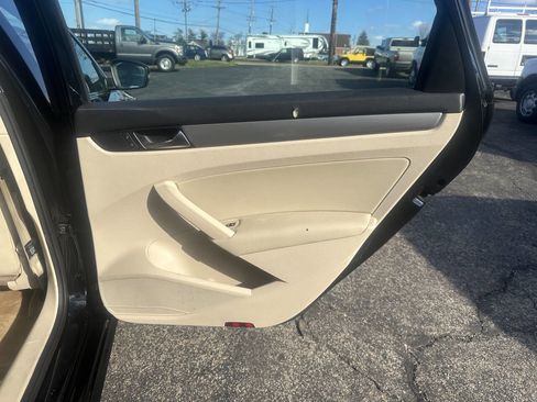 Used 2014 Volkswagen Passat TDI SE image 33