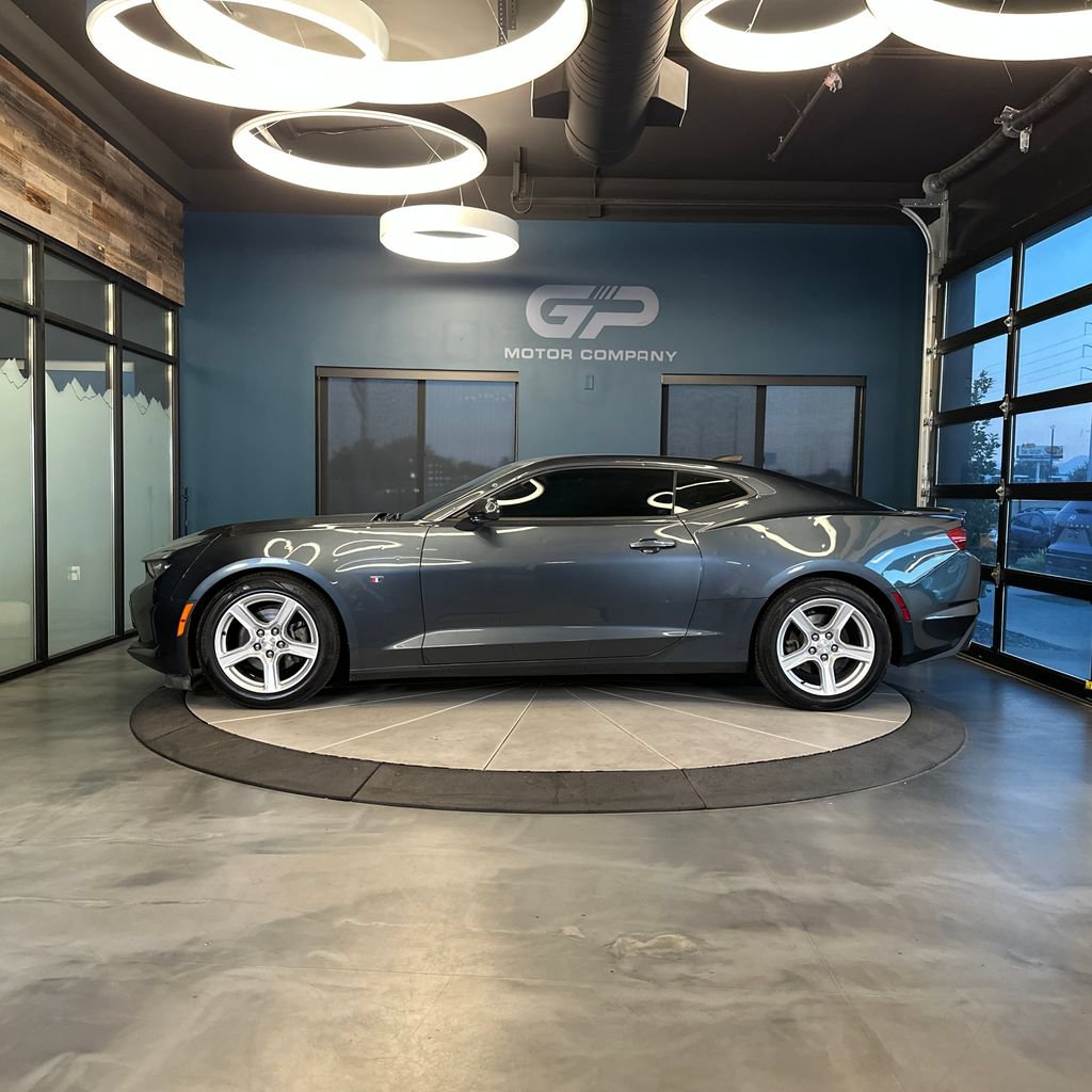 Used 2022 Chevrolet Camaro LT RWD image 6