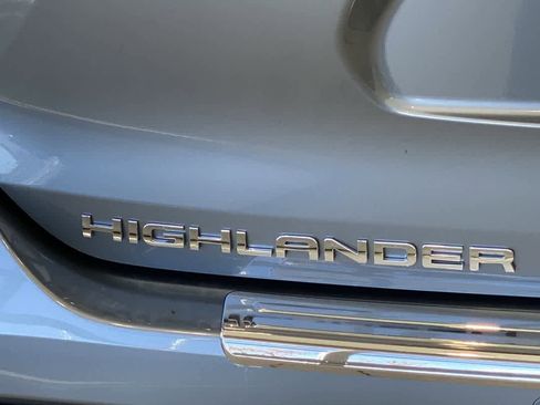 Used 2023 Toyota Highlander Platinum image 11