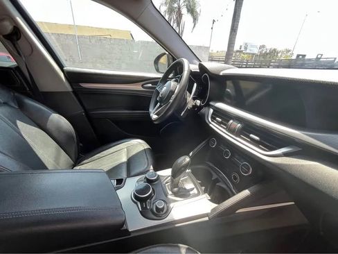 Used 2018 Alfa Romeo Stelvio Sport w/ Quick Order Package 22J Sport AWD/4WD image 7