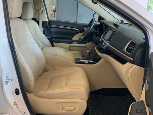 Used 2014 Toyota Highlander Limited AWD/4WD image 21