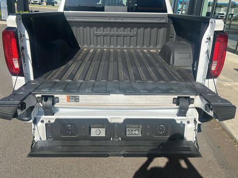 Used 2023 GMC Sierra 1500 Denali w/ Technology Package AWD/4WD image 29