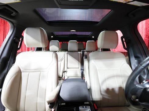 Used 2018 Land Rover Discovery HSE image 27