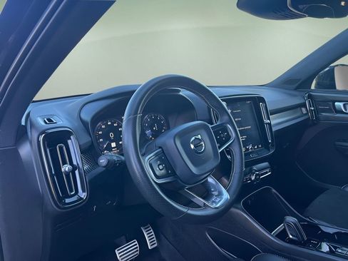Used 2020 Volvo XC40 T5 R-Design image 9