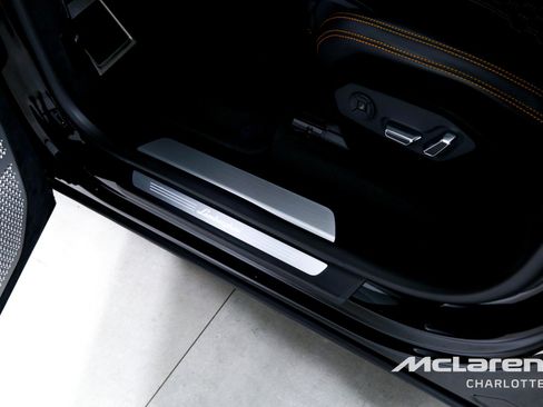 Used 2023 Lamborghini Urus Performante AWD/4WD image 16