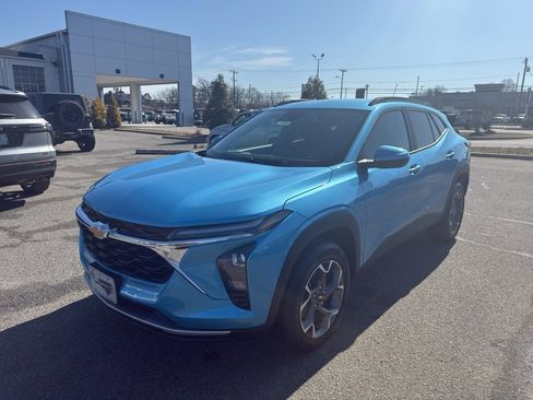 New 2026 Chevrolet Trax LT w/ Driver Confidence Package image 2