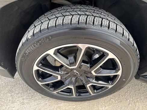 Used 2023 Chevrolet Suburban RST w/ Luxury Package image 34