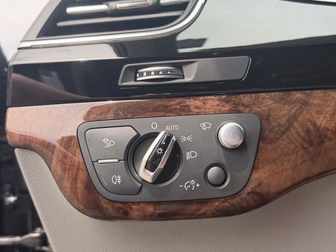 Used 2018 Audi Q7 3.0T Prestige AWD/4WD image 32