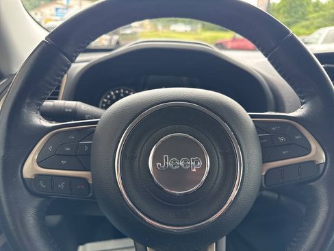 Used 2017 Jeep Renegade Latitude AWD/4WD image 33