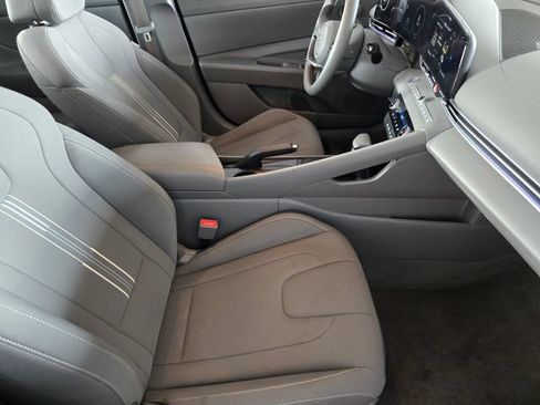 Used 2024 Hyundai Elantra SEL FWD image 16