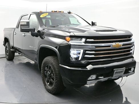 Used 2021 Chevrolet Silverado 2500 High Country w/ Technology Package image 2