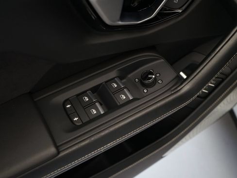 Used 2019 Lamborghini Urus AWD/4WD image 37