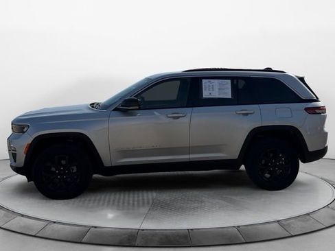 Used 2024 Jeep Grand Cherokee Limited image 6