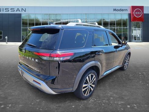 Used 2023 Nissan Pathfinder Platinum FWD image 5