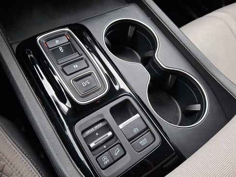 Used 2023 Honda Pilot LX image 10