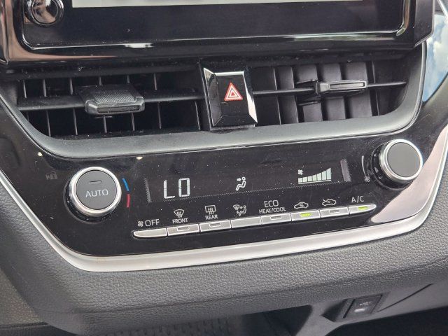 Used 2025 Toyota Corolla LE FWD image 27