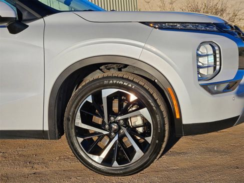 Used 2023 Mitsubishi Outlander SE image 10