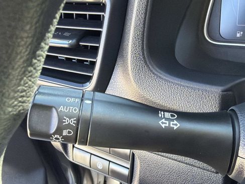 Used 2022 Nissan Leaf S image 27