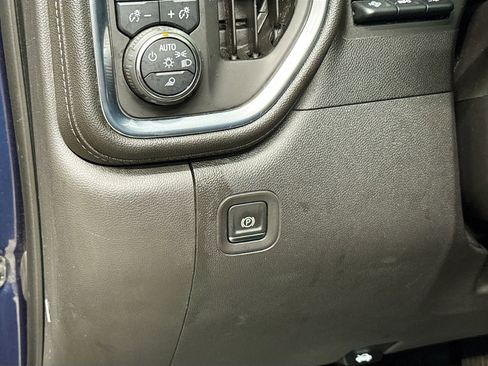 Used 2021 Chevrolet Silverado 1500 High Country w/ Technology Package image 13