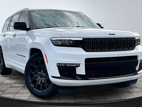 Used 2023 Jeep Grand Cherokee L Summit image 3