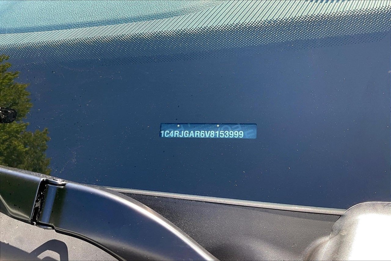 New 2027 Jeep Grand Cherokee Altitude RWD image 36