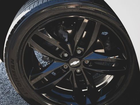 Used 2020 Chevrolet Equinox LT w/ Sport Edition image 4