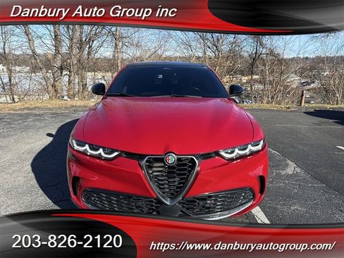 Used 2024 Alfa Romeo Tonale Ti w/ Premium Interior Package image 2