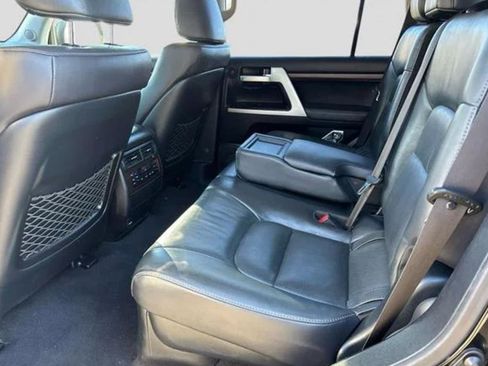 Used 2019 Toyota Land Cruiser image 7