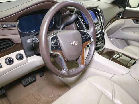 Used 2017 Cadillac Escalade Luxury image 30