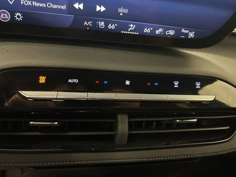Used 2025 Buick Enclave Avenir AWD/4WD image 28