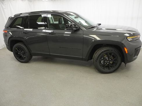 New 2026 Jeep Grand Cherokee Altitude AWD/4WD image 9
