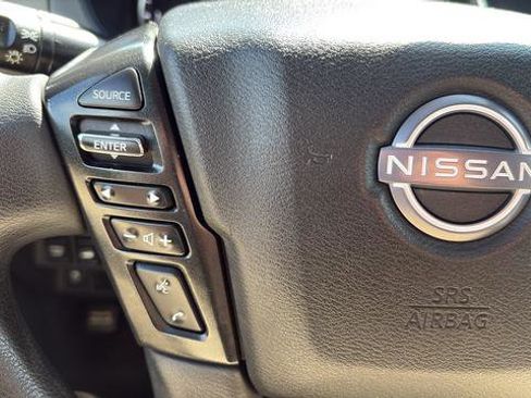 Used 2022 Nissan Frontier SV w/ Technology Package AWD/4WD image 9