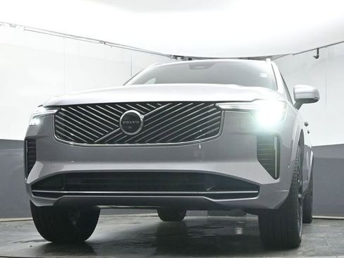 New 2026 Volvo XC90 B6 Plus w/ Protection Package Premier image 35