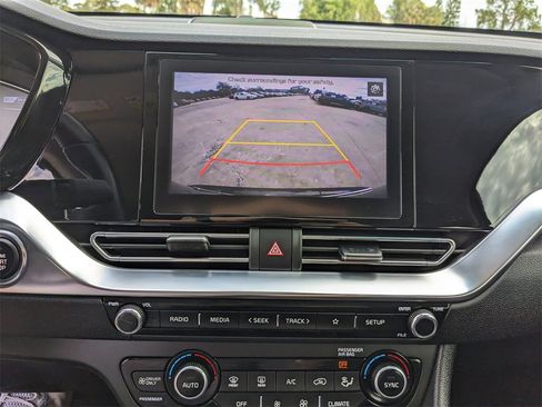 Certified 2022 Kia Niro EX image 25
